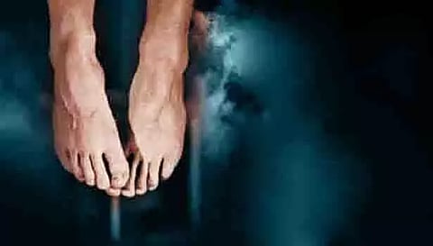 தாழையூத்தில் சேலையால் தூக்குப்போட்டு தொழிலாளி தற்கொலை