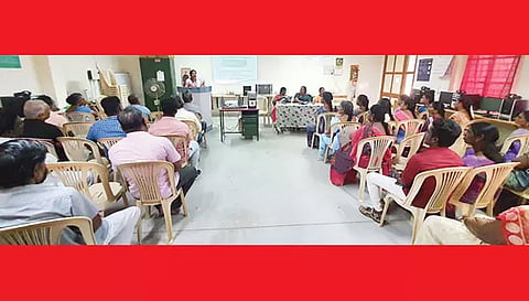 சிவகாசி காளீஸ்வரி கல்லூரியில் பெற்றோர்-ஆசிரியர் கலந்தாய்வுக்கூட்டம் நடந்தது.