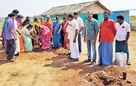 &nbsp;கீழநத்தம் பஞ்சாயத்தில் மரக்கன்றுகள் நடும்விழா நடைபெற்ற போது எடுத்த படம்.