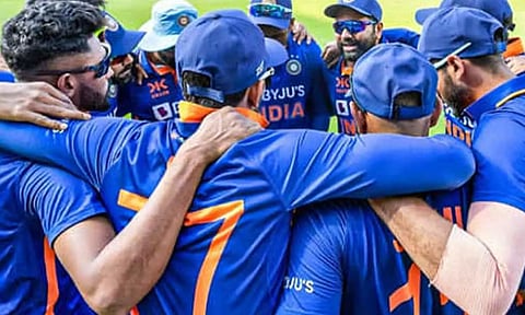 தோல்வியை மறந்து விடக்கூடாது: ரோகித் சர்மா- டிராவிடுக்கு கவாஸ்கர் எச்சரிக்கை