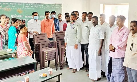 முன்னாள் மாணவர்கள் சங்க நிர்வாகிகள் கூட்டம் நடந்தது.