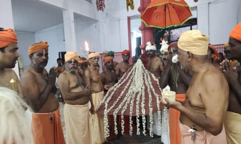 முட்டப்பதி அய்யா வைகுண்டசாமி கோவிலில் இன்று காலை கொடியேற்றம் நடந்த போது எடுத்த படம்.