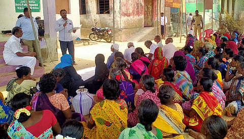 வாலிநோக்கம் ஊராட்சி தலைவர் பீர்முகம்மது தலைமையில் கிராம சபை கூட்டம் நடந்தது.