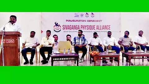 விழாவில் நகர்மன்ற தலைவர் முத்துதுரை தலைமைதாங்கி பேசியபோது எடுத்த படம்.&nbsp;