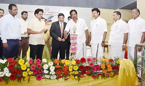 கீழடி அருங்காட்சியகம் சென்றால்  தமிழர்களின் பாரம்பரியத்தை அறிய முடியும்-அமைச்சர்