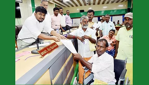 மாற்றுத்திறனாளிக்கு இலவச வீட்டுமனை பட்டா