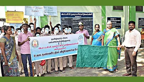 விழிப்புணர்வு பேரணியை கலெக்டர் ஜெயசீலன் கொடியசைத்து தொடங்கி வைத்தார்.
