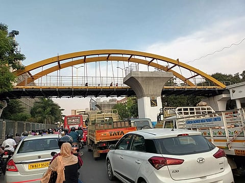 பீளமேடு அவிநாசி ரோட்டில் விரைவில் அகற்றப்படும் கல்லூரி நடைபாதை மேம்பாலம்