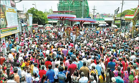 63 நாயன்மார்கள் வீதிஉலா நடந்தபோது எடுத்த படம்.