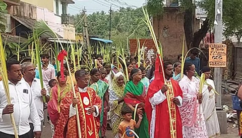 ஆத்தூர், புனித ஜெயராக்கினி அன்னை ஆலயத்தில் குருத்தோலை பவனி நடந்தபோது எடுத்த படம்.