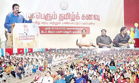 கும்பகோணம் கல்லூரியில் நடந்த நிகழ்ச்சியில் கலெக்டர் தினேஷ் பொன்ராஜ் ஆலிவர் பேசினார்.