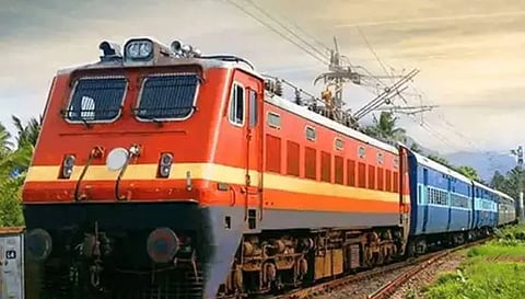 திருவனந்தபுரம்- சென்னை இடையேசேலம் வழியாக சிறப்பு ரெயில் இயக்கம்