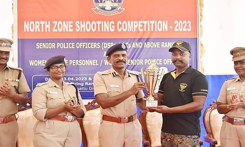 துப்பாக்கி சுடும் போட்டியில் போலீஸ் சூப்பிரண்டு கார்த்திகேயன் சாம்பியன் பட்டத்தை வென்றார்.