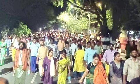 திருவண்ணாமலையில் லட்சக்கணக்கான பக்தர்கள் விடிய விடிய கிரிவலம்