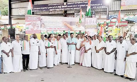 குத்தாலத்தில் ஆர்ப்பாட்டம் நடந்தது.