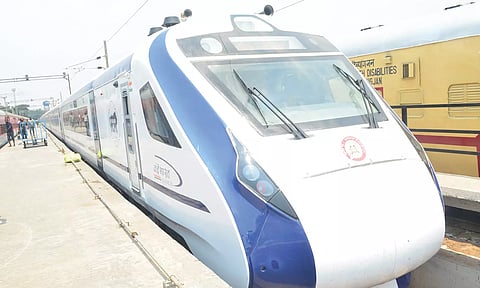 டெல்லி-டோராடூன் வந்தே பாரத் எக்ஸ்பிரஸ் - பிரதமர் மோடி துவங்கி வைக்கிறார்!
