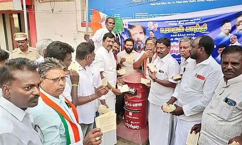 சீர்காழியில் அஞ்சல் அட்டை அனுப்பும் போராட்டம் நடந்தது.