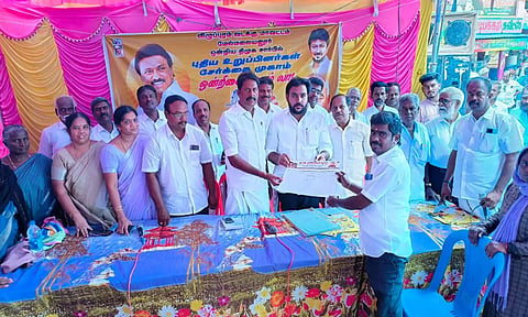 தி.மு.க. புதிய உறுப்பினர் சேர்த்தல் முகாம்,மொக்தியார் மஸ்தான் தொடங்கிவைத்தார்.