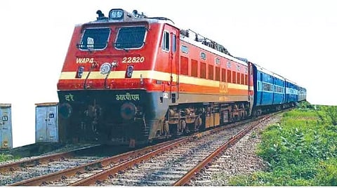 செங்கோட்டை ரெயில்  மாற்றுப்பாதையில் இயக்கம்
