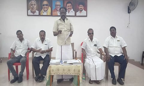 கூட்டத்தில்பண்ருட்டி நகர திமுக  செயலாளரும் நகரமன்ற தலைவருமான ராஜேந்திரன் பேசினார்.
