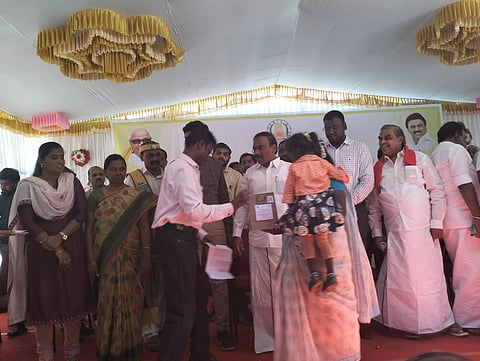 கோத்தகிரி அருகே பழங்குடியின குறைதீர்ப்பு கூட்டம்- நலத்திட்ட உதவிகள்  வழங்கும் விழா