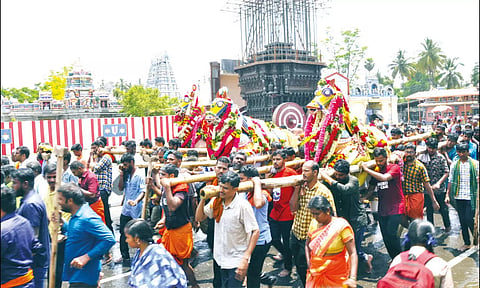மண் குதிரை சிலையை ஆகாசராயர் கோவிலில் வைத்து நேர்த்திக்கடன்: திரளான பக்தர்கள் பங்கேற்பு