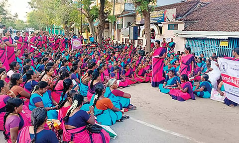 மயிலாடுதுறையில் ஆர்ப்பாட்டம் நடந்தது.