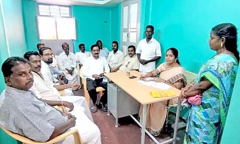 சமரச பேச்சுவார்த்தை கூட்டம் நடைபெற்றது.