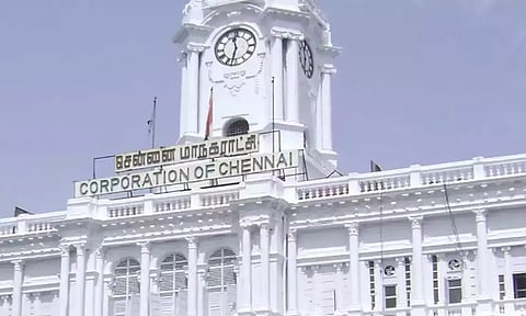 சென்னை மாநகராட்சி நடத்தும் நடைபாதை வியாபாரிகள் தேர்தல்- 16 பெண்கள் உள்பட 56 பேர் போட்டி