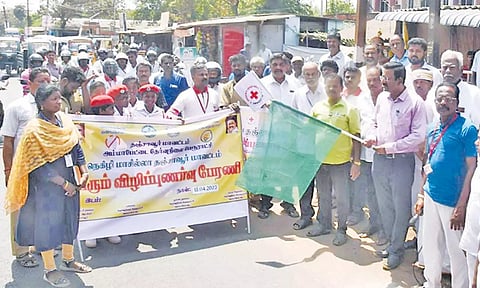 விழிப்புணர்வு பேரணியை கலெக்டர் தினேஷ் பொன்ராஜ் ஆலிவர் கொடியசைத்து தொடங்கி வைத்தார்.