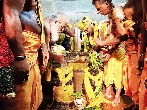 குருபகவான், சக்கரத்தாழ்வாருக்கு சிறப்பு பூஜை நடந்தது.&nbsp;