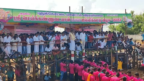 சித்திரை திருவிழாவை முன்னிட்டு ஜல்லிக்கட்டு போட்டி