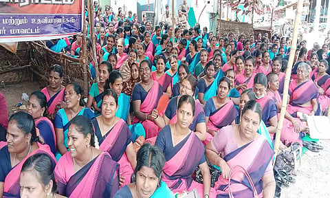 அங்கன்வாடி ஊழியர்கள் 2-வது நாளாக காத்திருப்பு போராட்டம்