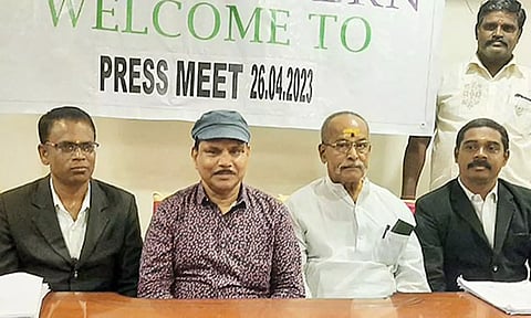 ராஜபாளையத்தில் ராமர்பிள்ளை பேட்டியளித்தபோது எடுத்த படம். 
