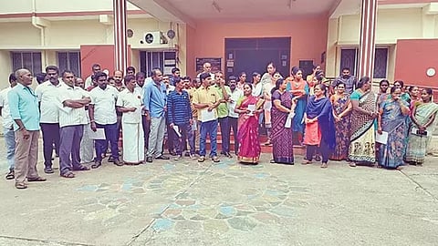 ஆர்ப்பாட்டம் நடந்தபோது எடுத்த படம்.