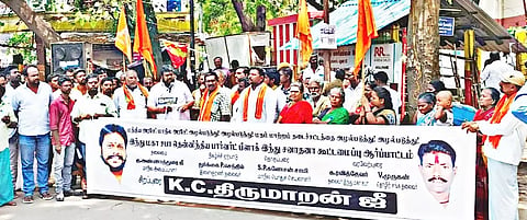 ஆர்ப்பாட்டத்தில் திருமாறன் பேசினார்.
