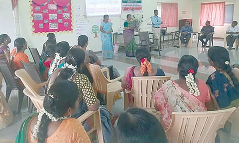 வேதாரண்யத்தில் ஆசிரியர்களுக்கு எண்ணும், எழுத்தும் பயிற்சி அளிக்கப்பட்டது.
