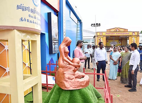 அரசு பொருட்காட்சி முன்னேற்பாடு பணிகளை கலெக்டர் அனீஷ்சேகர் பார்வையிட்டார். அருகில் மேயர் இந்திராணி, ஆணையாளர் சிம்ரன்ஜித்சிங் உள்ளனர்.