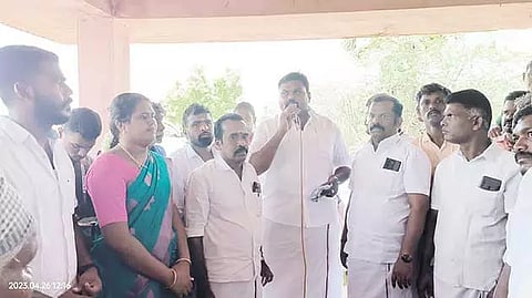 நிகழ்ச்சியில் ராஜா எம்.எல்.ஏ.&nbsp; பேசிய போது எடுத்தபடம்.