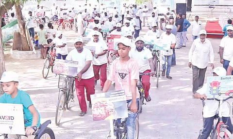 சைக்கிள் பயன்பாட்டை வலியுறுத்தி விழிப்புணர்வு ஊர்வலம் நடைபெற்ற காட்சி.&nbsp;