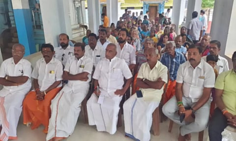 கிராம நிர்வாக அதிகாரி கொலை:  தமிழகத்தில் சட்டம்-ஒழுங்கு சீரழிந்து உள்ளது