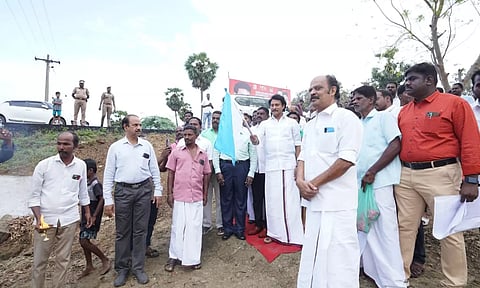 திருவெறும்பூர் தொகுதியில் நடப்பாண்டில் 94 கி.மீட்டர் நீளத்திற்கு நீர் நிலைகள் தூர்வாரும் பணிகள்-அன்பில் மகேஷ் பொய்யாமொழி  தொடங்கி வைத்தார்