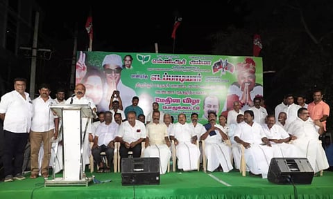 கூட்டத்தில் பொள்ளாச்சி ஜெயராமன் பேசிய காட்சி.&nbsp;