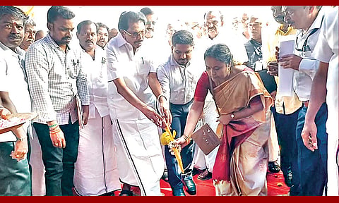 பஸ் நிலைய கட்டுமான பணிகளை அமைச்சர் சாத்தூர் ராமச்சந்திரன் தொடங்கி வைத்தார்.&nbsp;