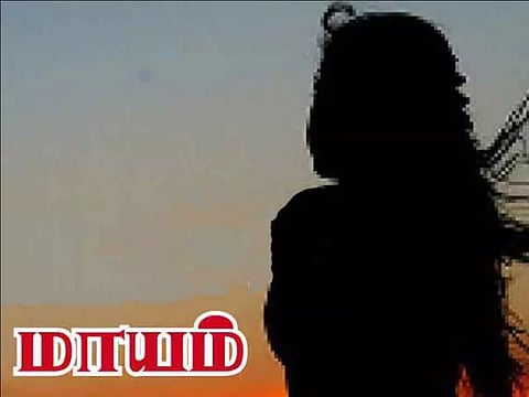 செஞ்சி அருகே பட்டப்பகலில்   இளம்பெண் மாயம்:  தந்தை போலீசில் புகார்