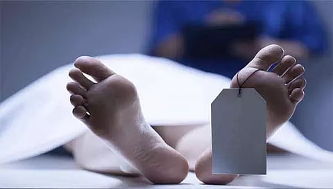 மேல்சாத்தம்பூர் அருகே மோட்டார் சைக்கிள் மீது கார் மோதி முதியவர் பலி
