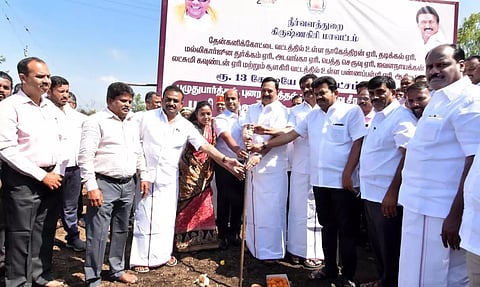 ரூ.13.75 கோடி மதிப்பில் 8 ஏரிகளில் புனரமைப்பு பணி