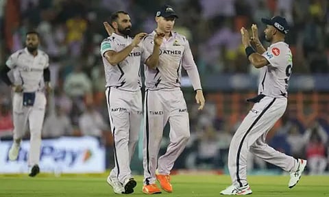 4 விக்கெட் வீழ்த்திய ஷமி