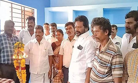 புதிய ஆதிதிராவிடர்  மாணவர்கள் விடுதியில்   சண்முகையா எம்.எல்.ஏ  குத்துவிளக்கு ஏற்றி வைத்தபோது எடுத்தபடம்.