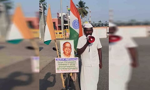 வாக்குரிமை   விழிப்புணர்வு மேற்கொண்ட கருப்பையா.